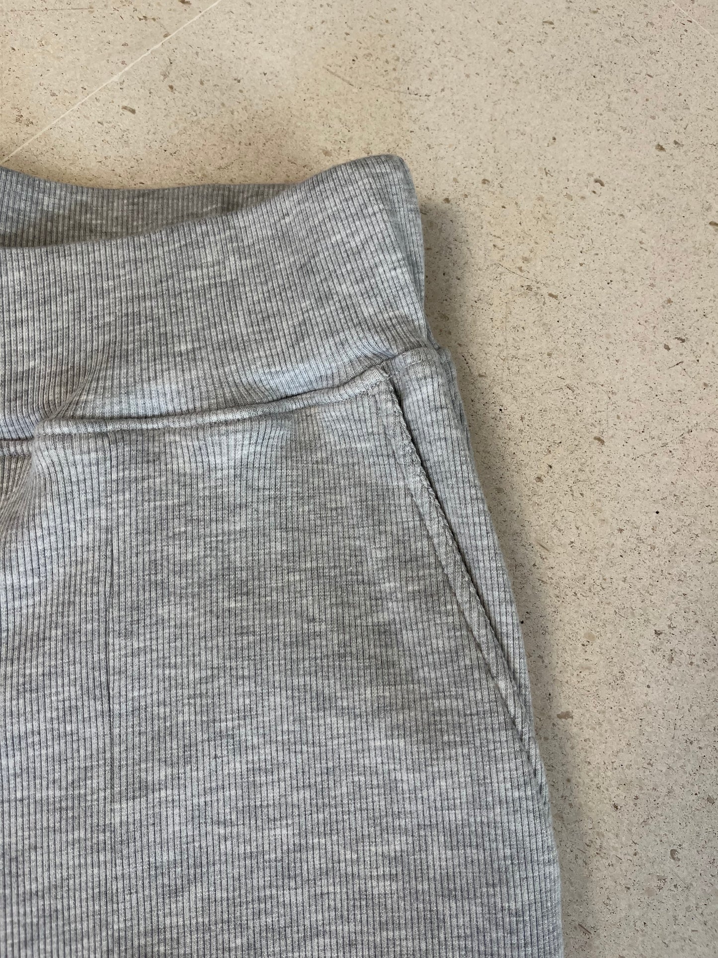 Pantalon en bord côte gris