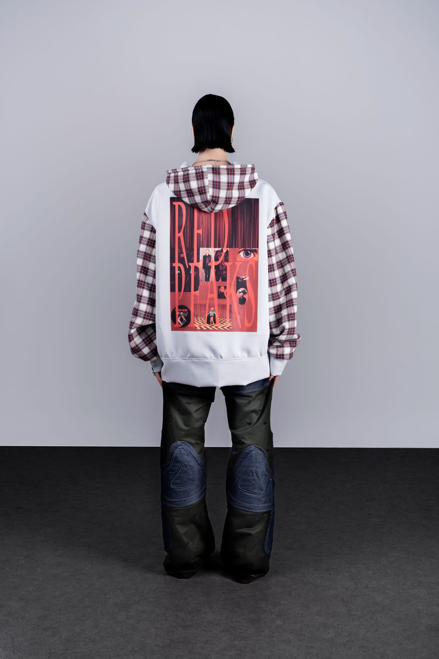 SWEAT- SHIRT GRIS A CARREAUX